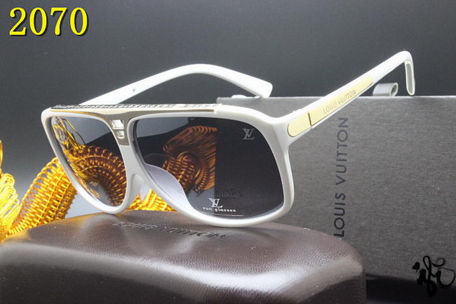 Louis Vuitton Sunglasses AAA+ ID:20220503-40